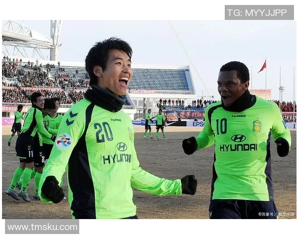 墨尔本胜利与蔚山现代激战正酣赛况回顾与精彩瞬间分析 墨尔本胜利与蔚山现代激战正酣赛况回顾与精彩瞬间分析